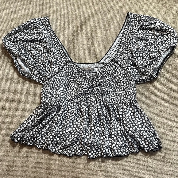 Urban Outfitters Tops - Urban Outfitters Cropped Floral Blouse